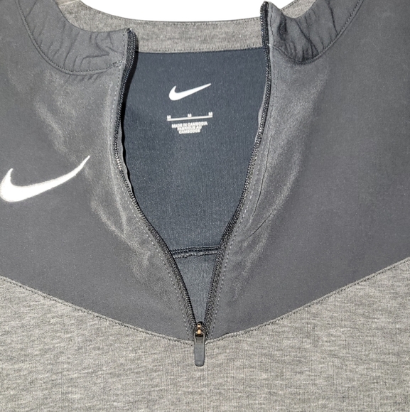 Nike gray long sleeve pullover with partial zip Size M - Picture 4 of 7